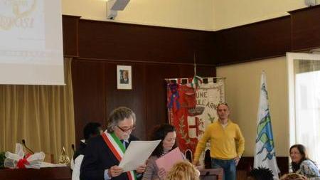 Dice sì alla sua Yvonne e alla città che lo accolse