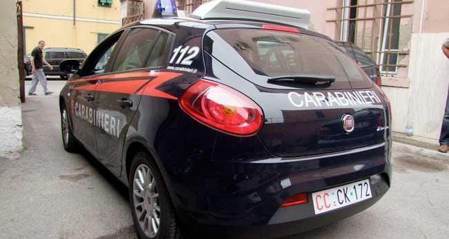 Violenta l’invalido nel bosco e lo paga con cinque euro 
