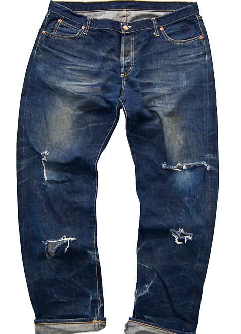 Il jeans diventa vintage indossato dagli operai 