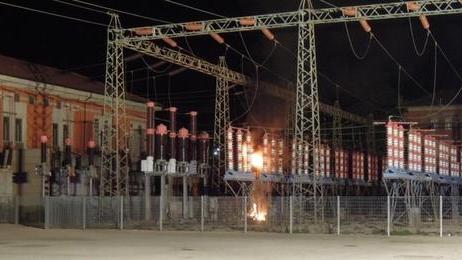 In fiamme il trasformatore della centrale elettrica