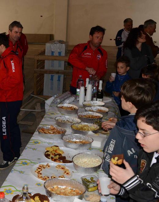 Don Armando dall’altare esulta per il Fratres 
