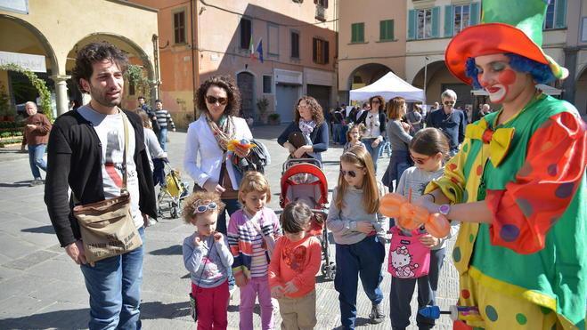 Il centro invaso dai bambini e da appassionati di fantasy