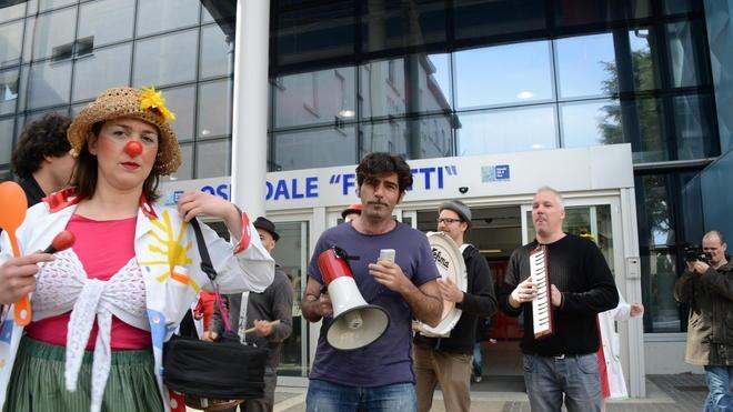 Bobo Rondelli canta all’ospedale Lotti