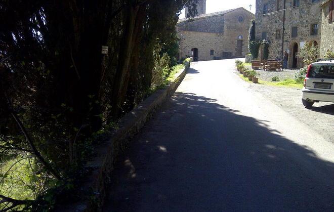 Querceto, si restaura il muro Accesso al borgo in sicurezza 