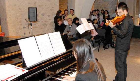 Sono 350 i giovani musicisti in gara al “Costa Etrusca”