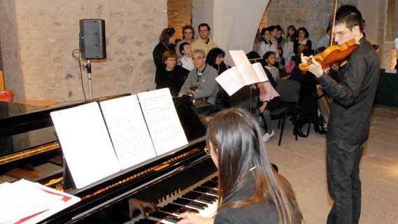 Sono 350 i giovani musicisti in gara al “Costa Etrusca”