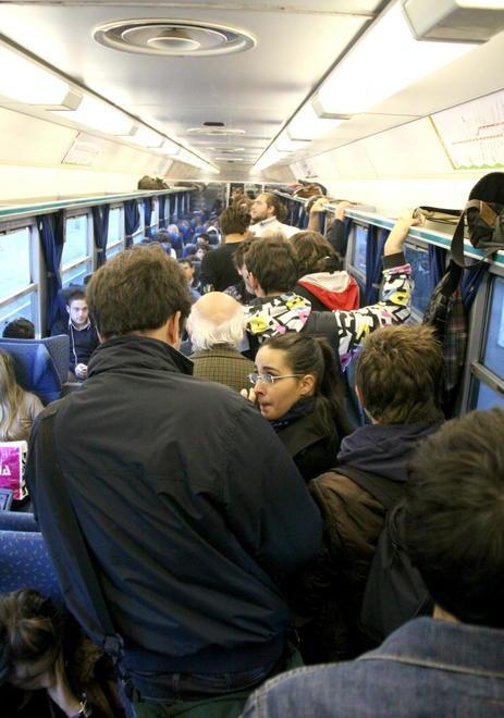 Viaggio infernale per i pendolari fra Piazza e Lucca 