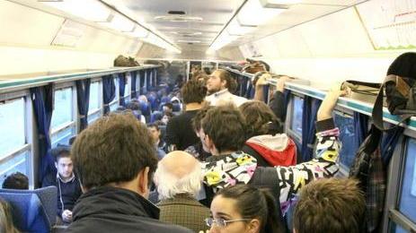 Viaggio infernale per i pendolari fra Piazza e Lucca