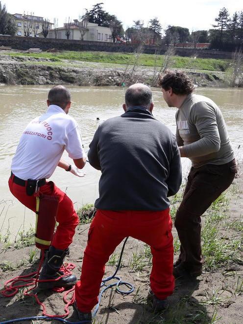 All’uomo ripescato in Arno era stata asportata la milza