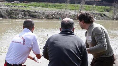 All’uomo ripescato in Arno era stata asportata la milza