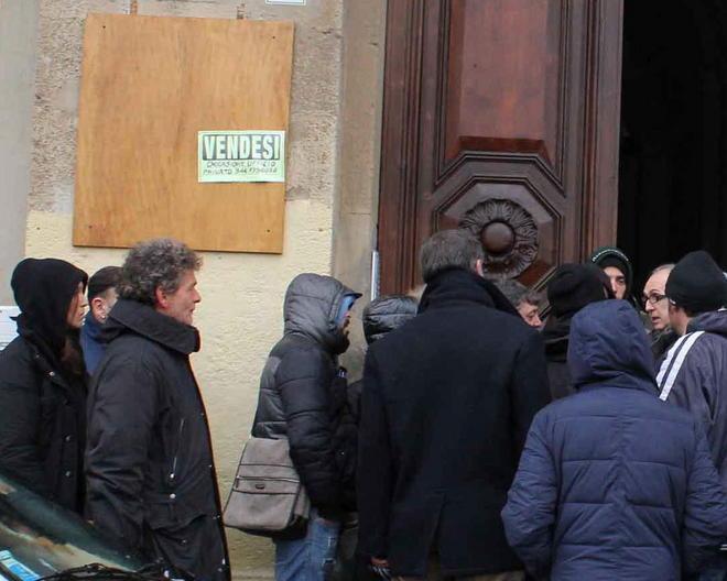 Sfratto in via del Seminario per una famiglia con due figli piccoli 