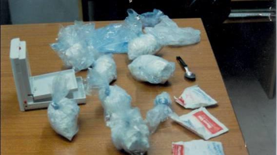 Tenta di vendere eroina ai carabinieri in borghese: arrestato