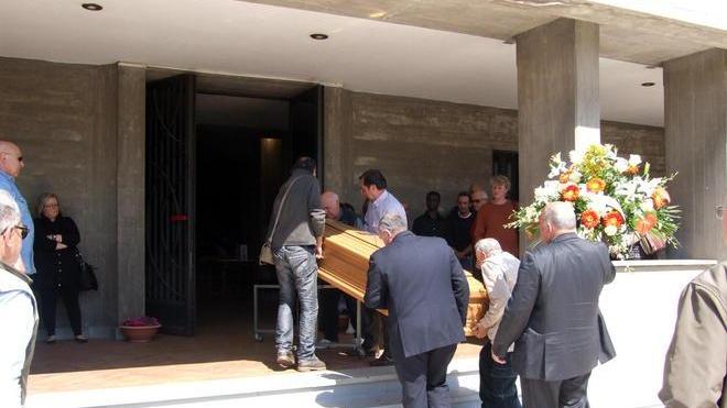 A Tobbiana i funerali dell’uomo investito in via Manzoni
