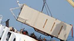 Al Giglio il primo dei trenta cassoni per la rimozione del relitto