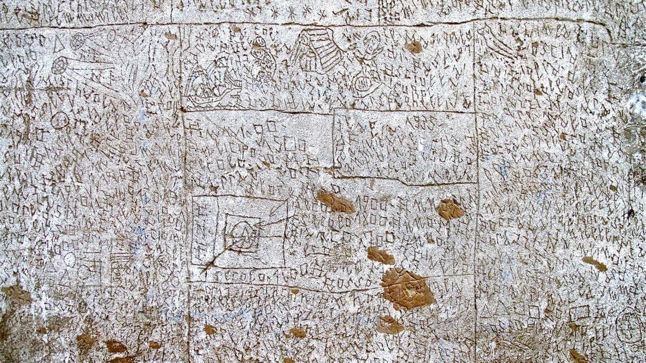 I graffiti restaurati della follia per la prima volta in mostra