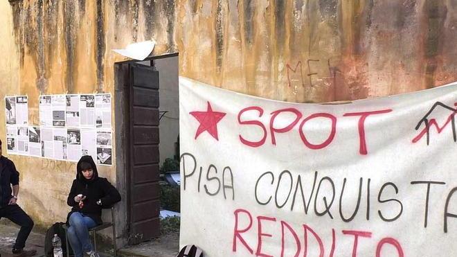 Gli studenti universitari occupano Palazzo Feroci