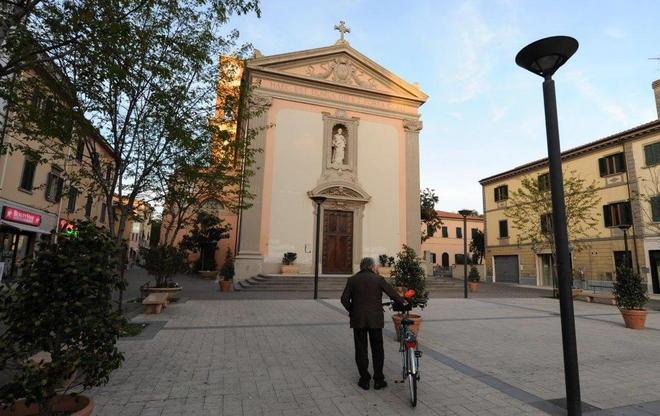 Il parroco chiude a chiave i confessionali 