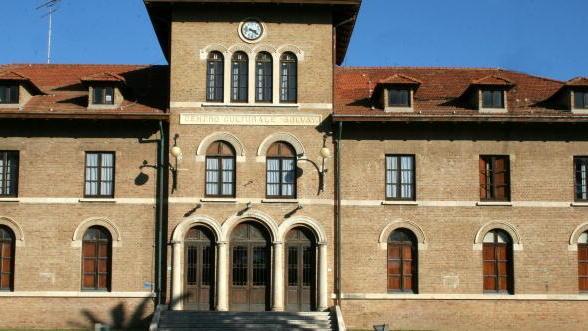 Il teatro alla gente I renziani lanciano una raccolta firme 
