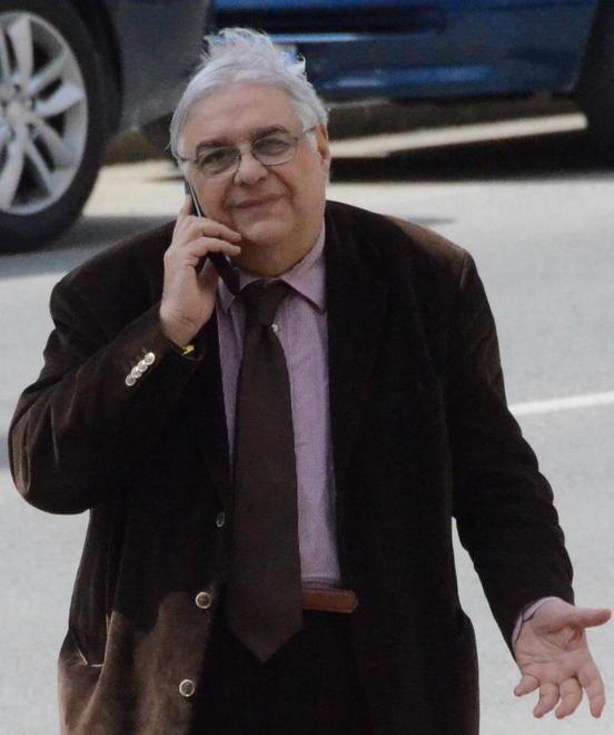 Il sindaco “esiliato” riceve i concittadini nel comune vicino 