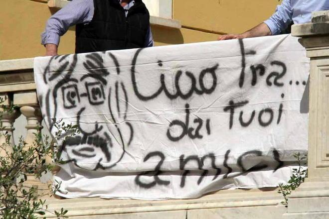 «Stava male e il telefono non prendeva» 