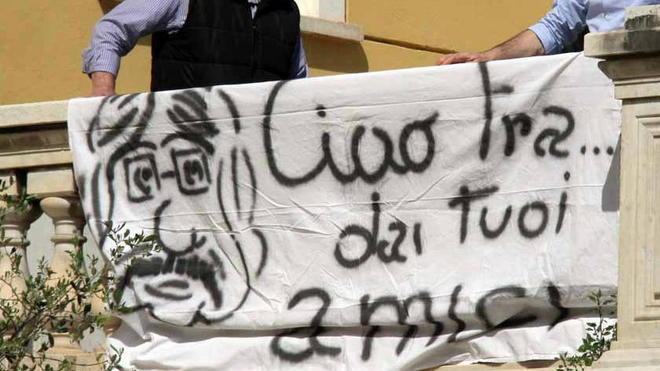 «Stava male e il telefono non prendeva»