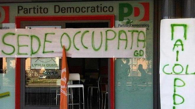Non vogliono Marini presidente e occupano la sede del Pd di Capannori