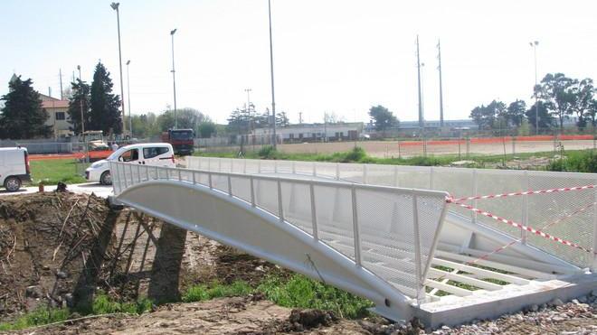 Prende forma il ponte ciclabile