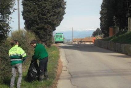 Patto con la Racchetta per pulire il paese