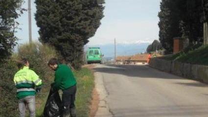 Patto con la Racchetta per pulire il paese