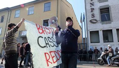 Presidio di Occupy Pisa davanti all’Inps 