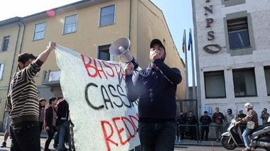 Presidio di Occupy Pisa davanti all’Inps