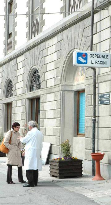 Portate in Regione le seimila firme in difesa del Pacini 