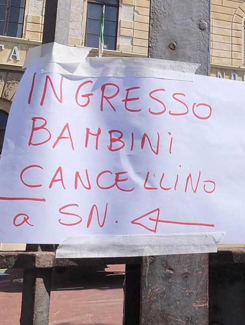 Si stacca l’intonaco dalla facciata 