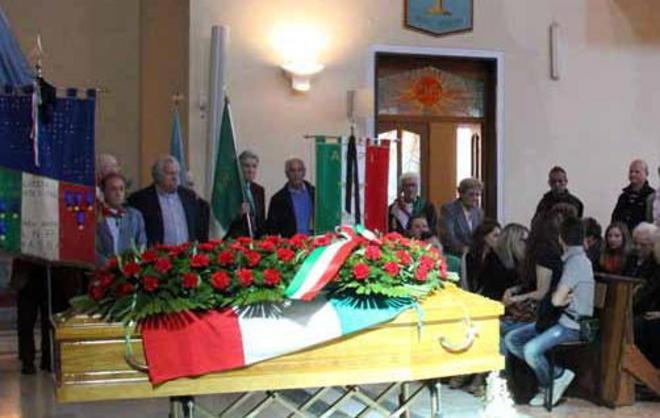 «Ciao, caro amico ti sia lieve la terra» Ultimo saluto a Gildo 