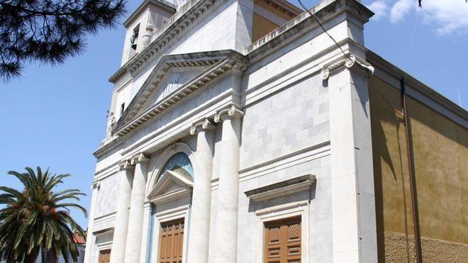 Tenta il furto in chiesa, livornese denunciato