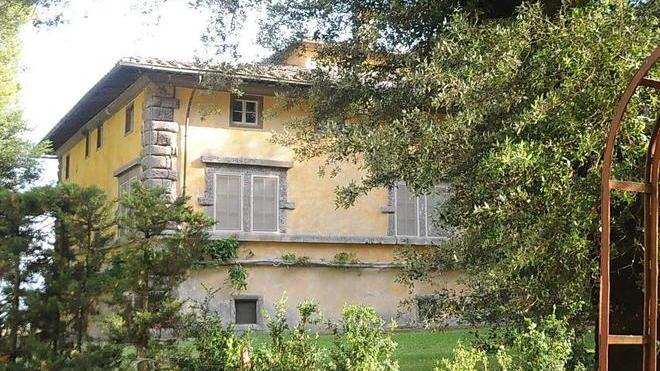 Ordina cesti natalizi e non paga Denunciato titolare di un’azienda