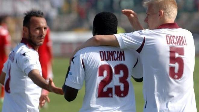 Tre volte Paulinho, il Livorno vince il derby