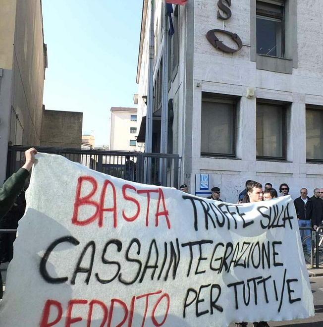 Manifestazione di Occupy Pisa davanti all’Inps