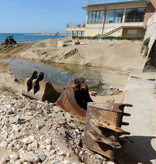 Renaione, spiaggia impresentabile all’inizio di stagione 