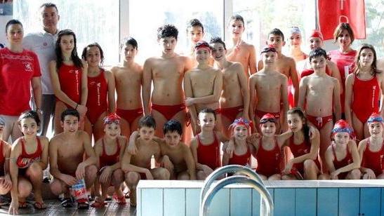 Tutti in piscina in ricordo di Nofroni