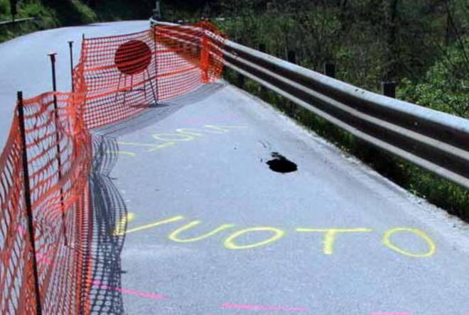 Rischio di nuovi crolli, chiusa via Bassa Tambura