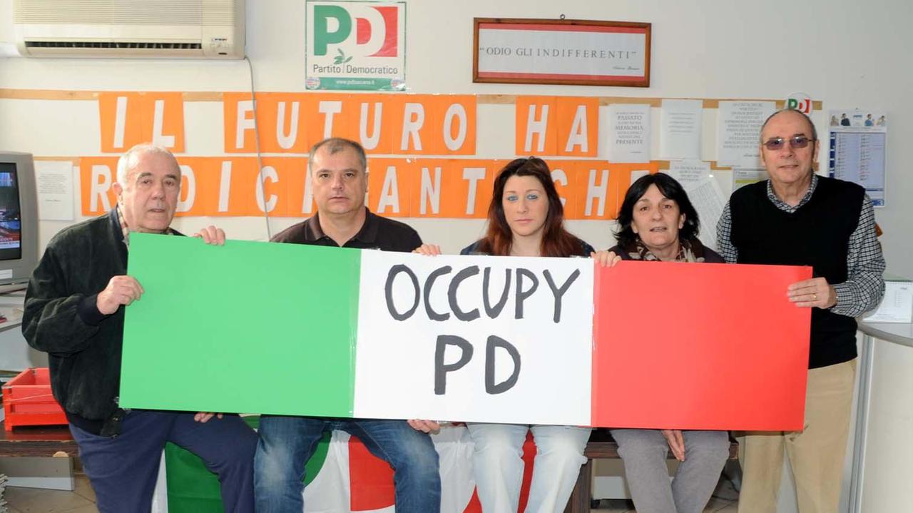 Militanti occupano un circolo del Pd
