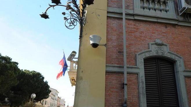 Le telecamere in piazza? Sono fuori uso da anni
