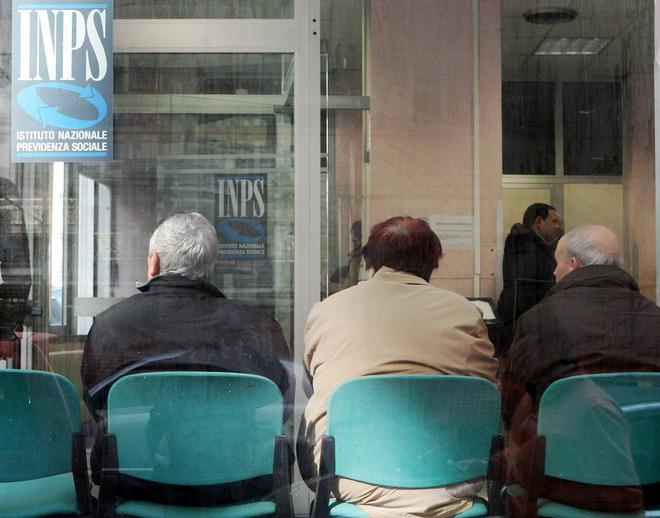 Lettere Inps ai pensionati «Dovete restituire la 14ª» 