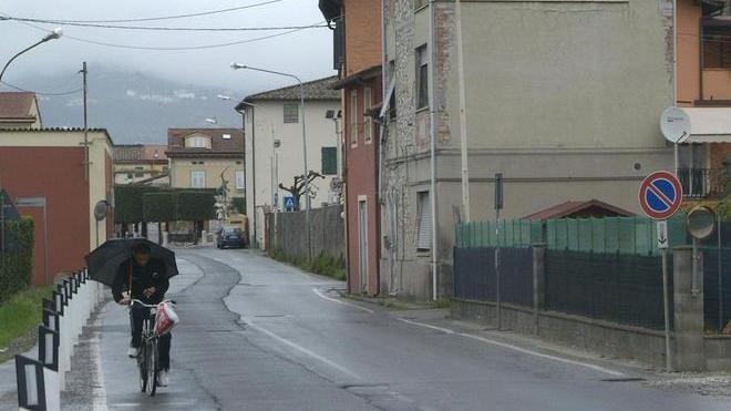 Si costruisce la pista ciclabile tra la scuola primaria e la chiesa