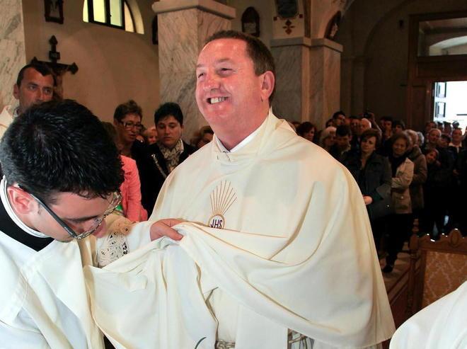 L’abbraccio di Bergiola a padre Marino 