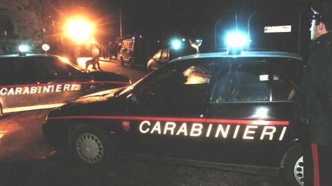 Forza posto di controllo con l’auto rubata