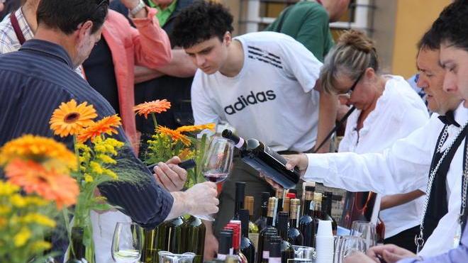 Vino, prodotti tipici e musica sotto le stelle