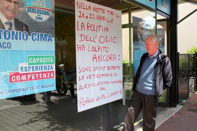 Danneggiata nella notte la sede del Pdl di Torre del Lago 