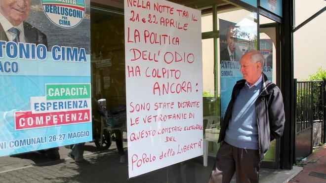 Danneggiata nella notte la sede del Pdl di Torre del Lago